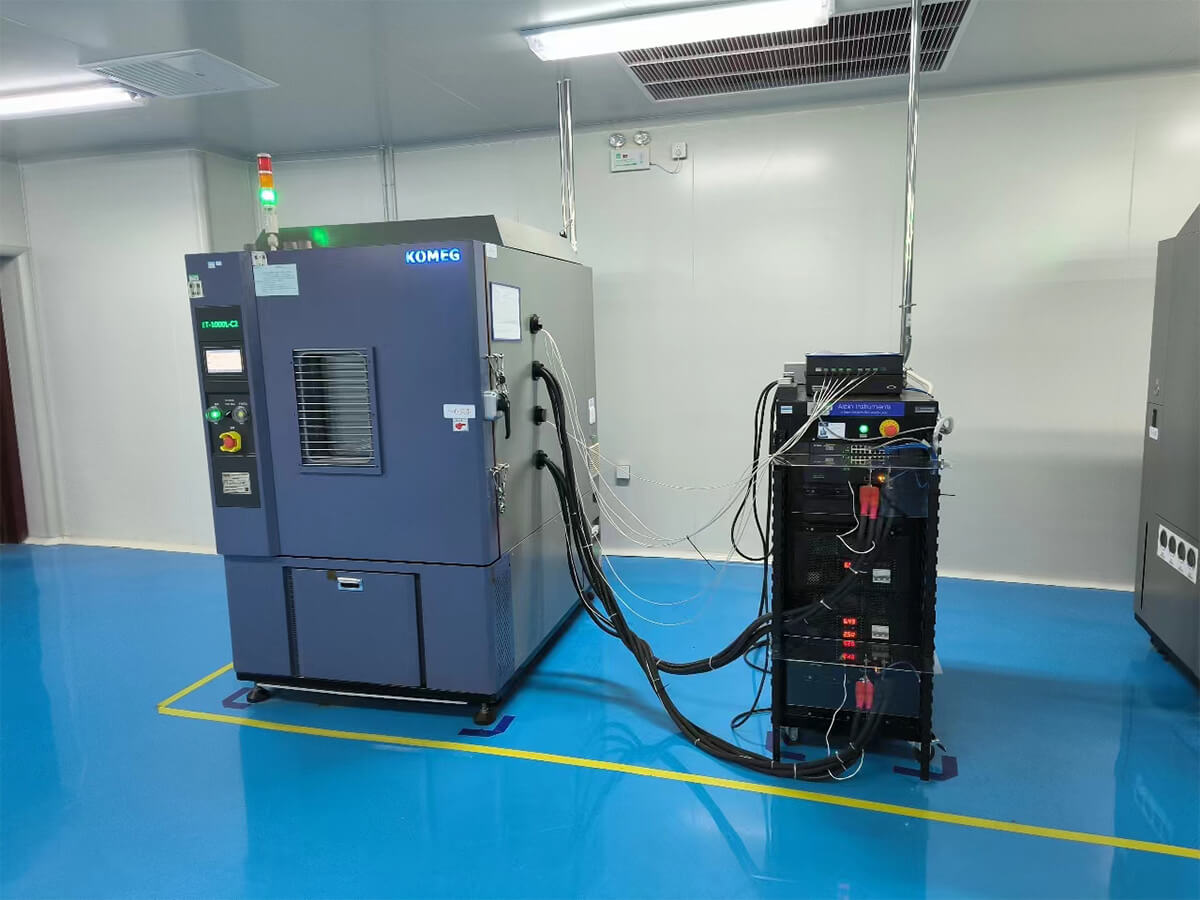 KOMEG battery test chamber