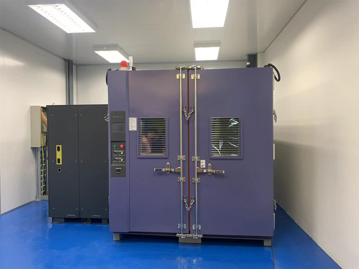 Temperature chamber with battery charging cabinet